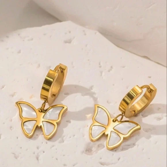 Fashion Jewelry Gold and White Butterfly Necklace Set NWT - Picture 3 of 9